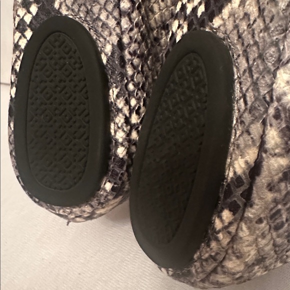 Tory Burch Black & Cream Snake Pattern Ballet Flats Roccia Snake Python Womens 6 - Picture 7 of 15